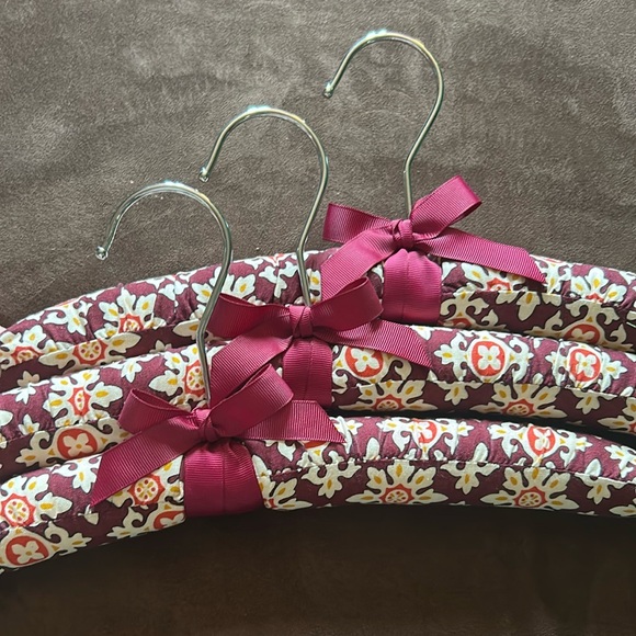 3 Vera Bradley Retired Medallion Padded Hangers - Picture 3 of 5